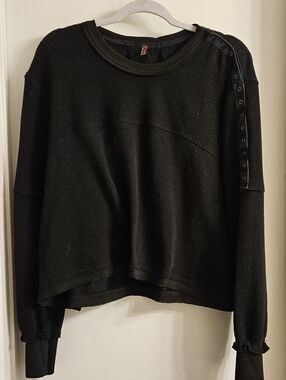 Free People Movement Black Waffled Long Sleeve Cropped Pullover. Size M